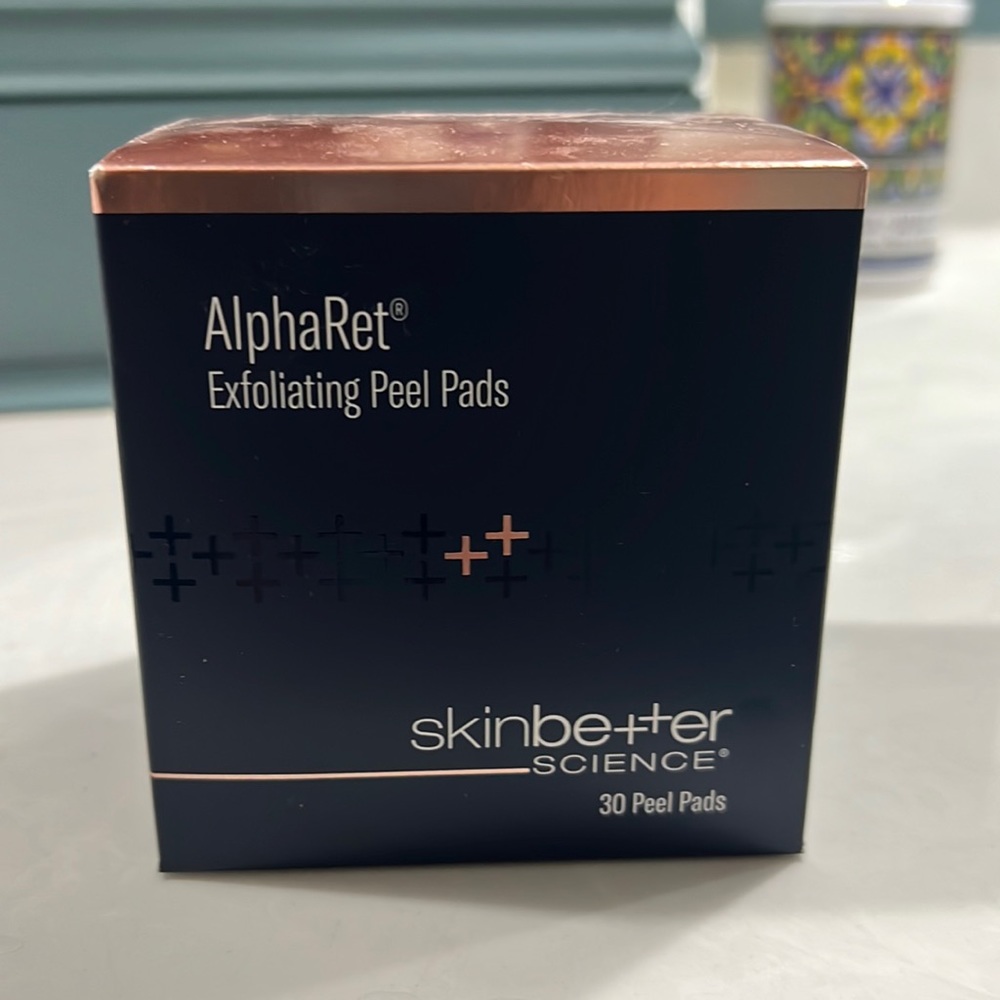 Skinbetter Science Alpharet Peel Pads.